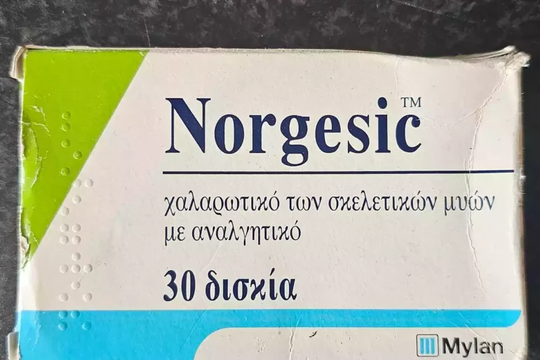 Συσκευασία NORGESIC: Συνδυασμός παρακεταμόλης και ορφεναδρίνης για αντιμετώπιση μυοσκελετικών πόνων. Αναλγητικό και μυοχαλαρωτικό σε ένα δισκίο.