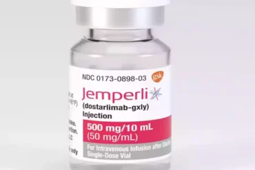 Φιαλίδιο JEMPERLI 500mg/10ml για ενδοφλέβια έγχυση σε συσκευασία μίας δόσης με διαυγές διάλυμα