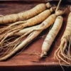 Οι χαρακτηριστικές ρίζες του Panax Ginseng (τζίνσενγκ) που χρησιμοποιούνται για τις φαρμακευτικές τους ιδιότητες.