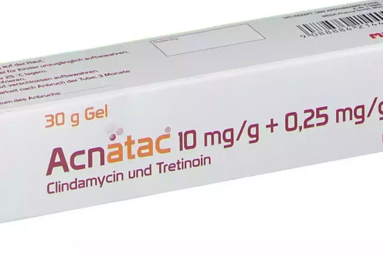 Η γέλη Acnatac διατίθεται σε σωληνάριο για εύκολη και ακριβή τοπική εφαρμογή στο δέρμα.