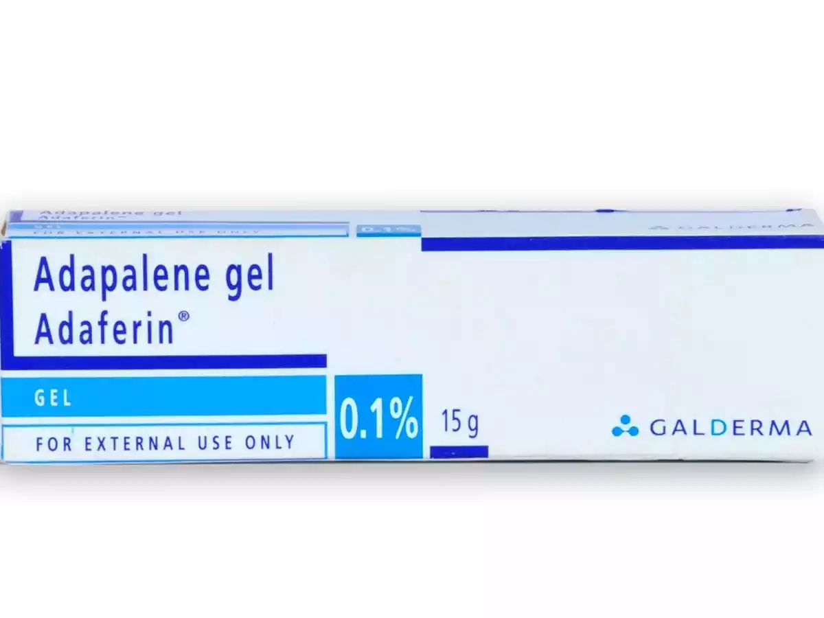 Το κουτί του ADAFERIN περιέχει ένα σωληνάριο με κρέμα ή γέλη για την τοπική θεραπεία της ακμής.