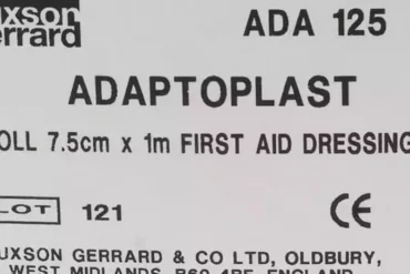 Το κουτί του ADAPTOPLAST περιέχει ειδικά σχεδιασμένα επιθέματα για στοχευμένη δράση.