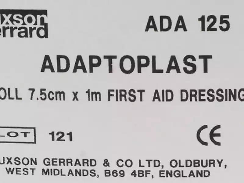 Το κουτί του ADAPTOPLAST περιέχει ειδικά σχεδιασμένα επιθέματα για στοχευμένη δράση.