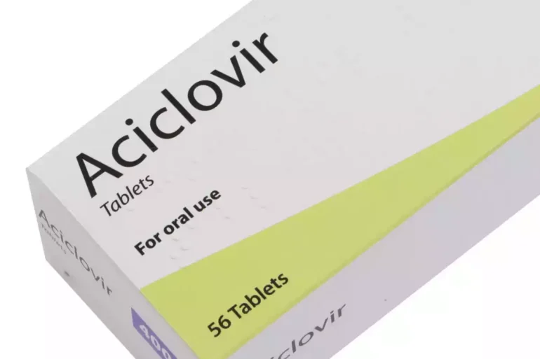Το φάρμακο aciclovir διατίθεται σε ενέσιμη και δισκία μορφή για θεραπεία ερπητικών λοιμώξεων